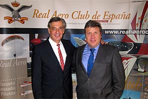 Ramn Alonso, Campen del Mundo de Vuelo Acrobtico y Vicente Nebot, Presidente del Aeroclub de Castelln