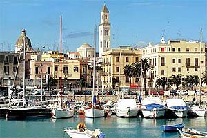 Una vista del puerto de  Bari, la capital de Puglia