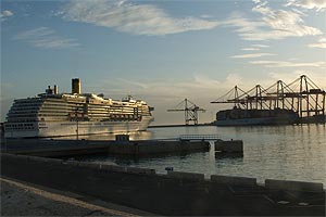 Puerto Mlaga con cruceros