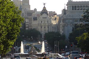 Una vista desde la calle Alcal y el comienzo de la Gran Va de Madrid