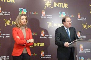 Juan Vicente Herrera, presidente y Len y Alicia Garca, consejera de Cultura y Turismo de la junta de Castilla, durante la inauguracin de Intur