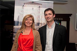 Maria Luisa Fernndez, alcaldesa de Chinchn  y  David  Sez, presidente de la Asociacin de Hostelera e Industria Turstica