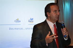 Bernardo Echevarria, vicepresidente de Costa Cruceros e Iberocruceros Espaa en  el acto de la entrega de premios