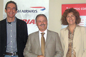 Rafa Serra, presidente de UCAVE, Vctor Moneo, director de ventas para Espaa de Iberia y Elisa Martnez, directora travel de AON Affinity